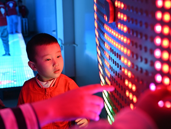 探索光電奧秘，勇電科技之光照進小朋友們的課堂